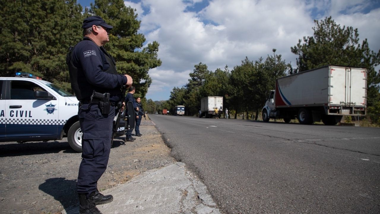 policia escolta exportaciones de aguacate