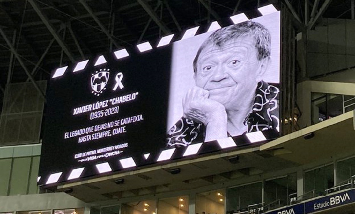 Dan minuto de aplausos a ‘Chabelo’