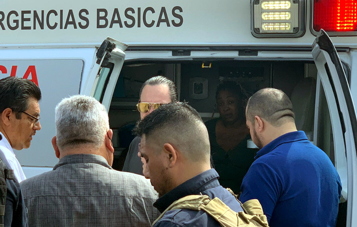 ambulancia y clínica en que atendieron a estadounidenses