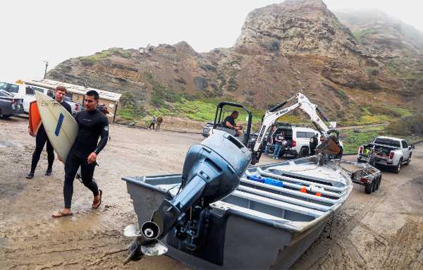 Volcaron lanchas con migrantes en San Diego, un a embarcación naufragó y llevaba entre ocho y quince personas. Siete muertos serían mexicanos.
