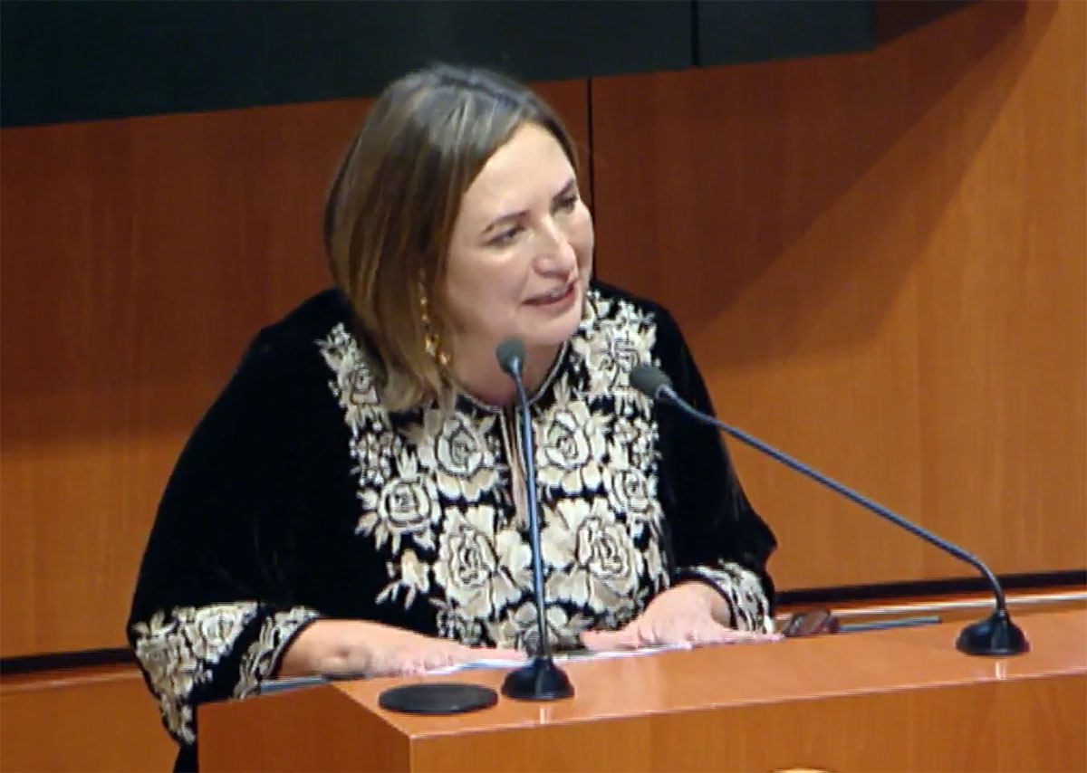 Xóchitl Gálvez informa que tribunal rechazó queja de AMLO para evitar que acuda a su mañanera. "Vaya preparando el micrófono", advierte.