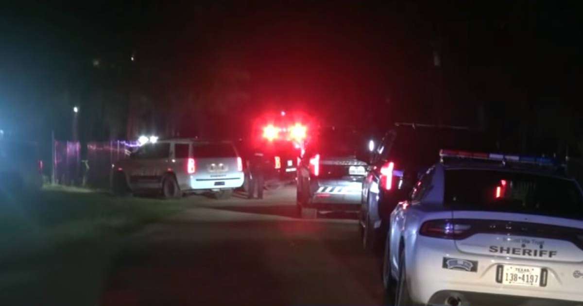 Un hombre armado con un fusil irrumpe en una casa de Houston, Texas y asesina a cinco integrantes de una familia.