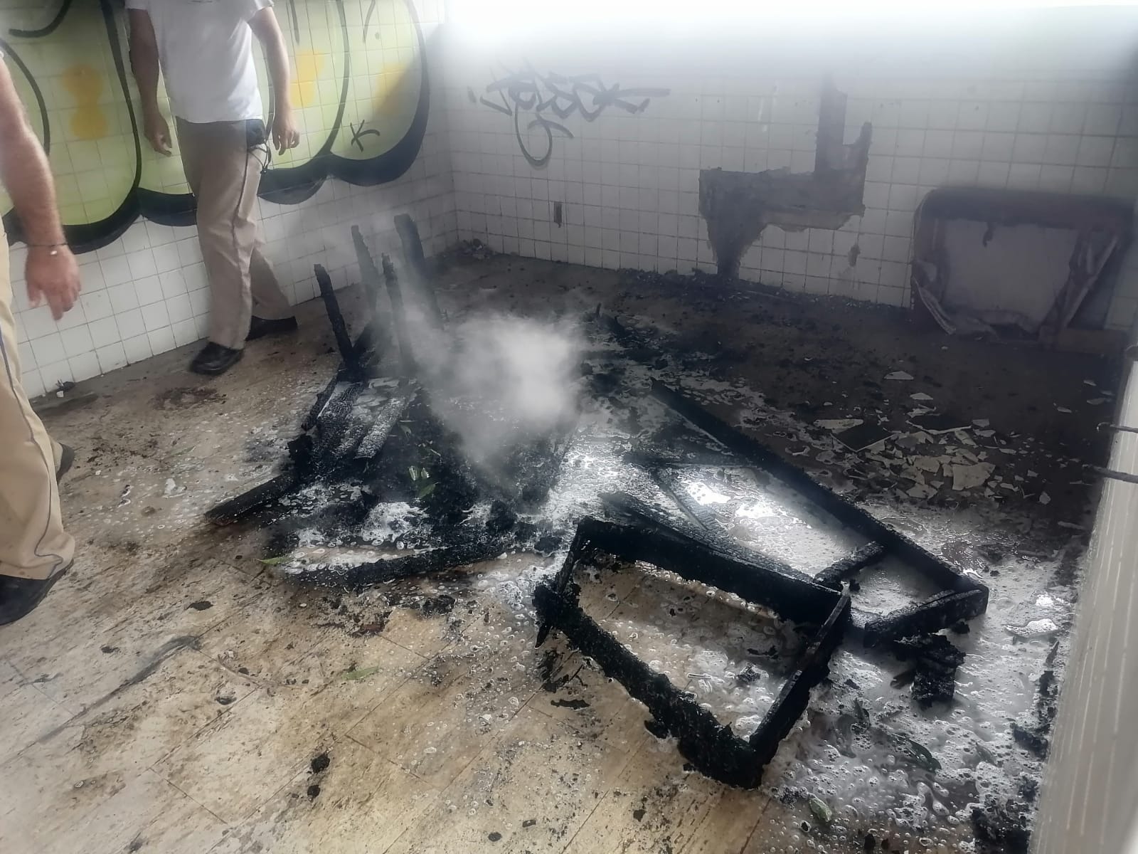 Piden que bloqueen entradas de edificios