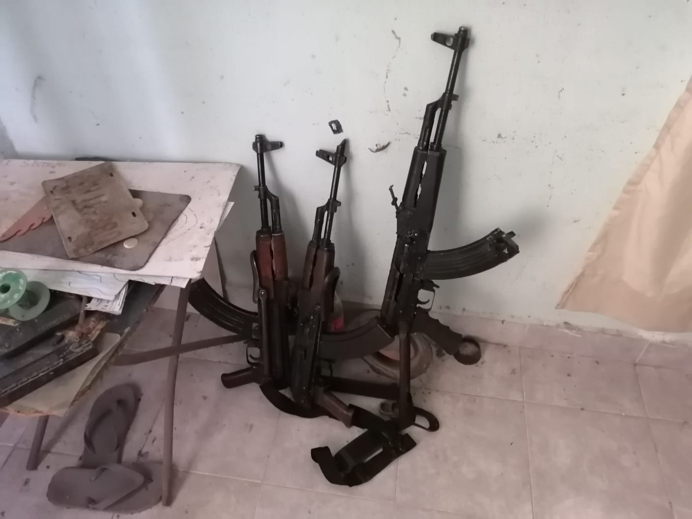 Aseguraron en Reynosa cuatro armas largas y equipo táctico