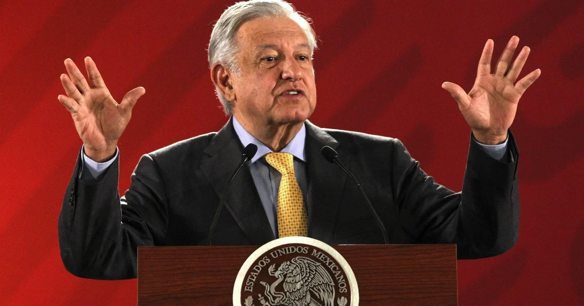 AMLO envía iniciativa para eliminar o fusionar 18 instituciones. Esta plantea eliminar la Secretaría Ejecutiva del Sistema Nacional Anticorrupción (Sesna).