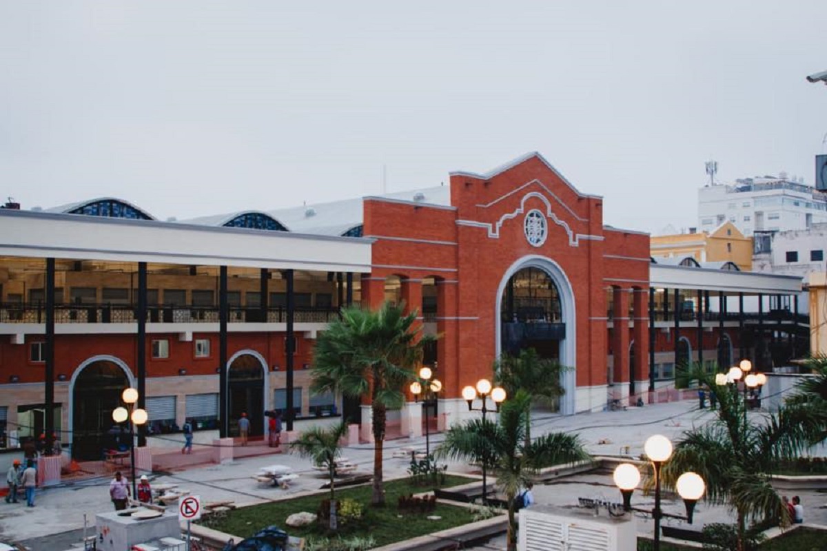 Turistas se quedan encerrados en el mercado