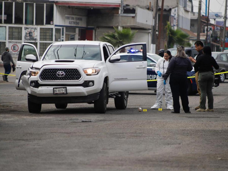 Emboscan a juez en Tijuana; se reporta un menor de edad herido. El juez municipal hacía fila para dejar a su hijos y a otro menor en el colegio.
