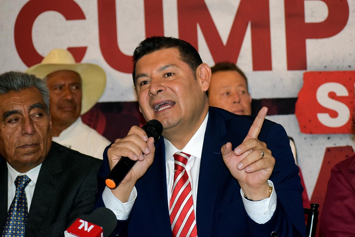 Alejandro Armenta y Norma Piña