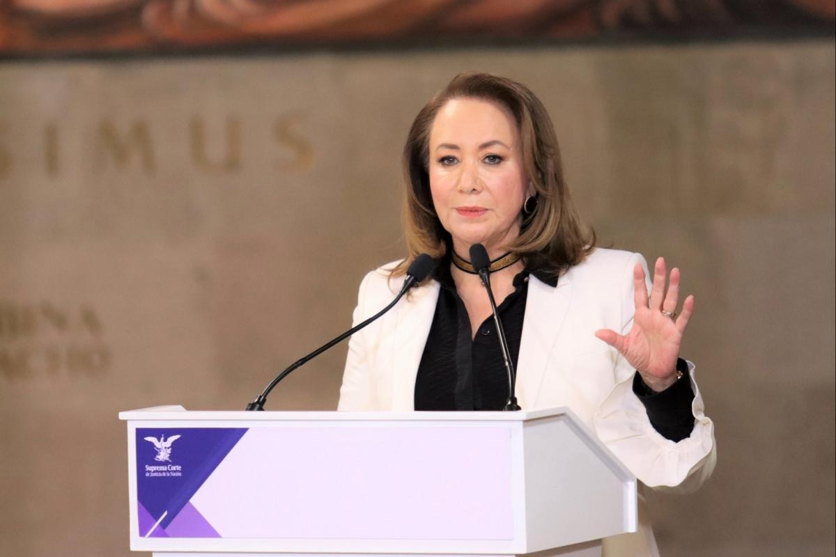 Corte Yasmín Esquivel