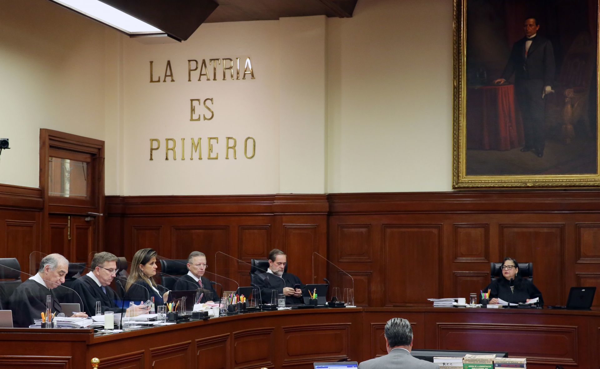 Presenta Morena reforma para elegir ministros de la Corte por voto popular; habría debates entre candidatos.