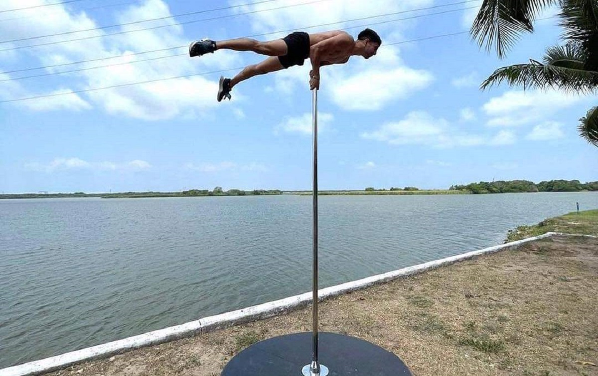 Por el Día del Pole Dance Urbano