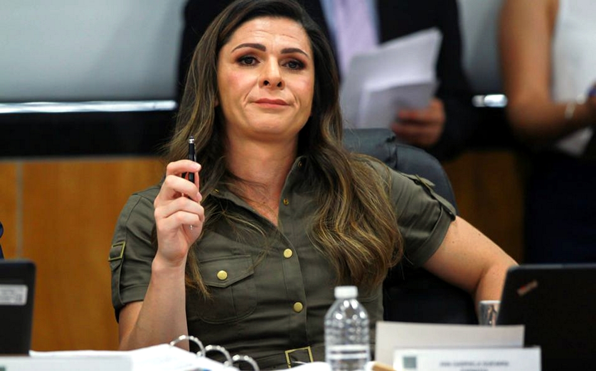 Conade acata orden judicial y entrega becas a equipo de natación artística