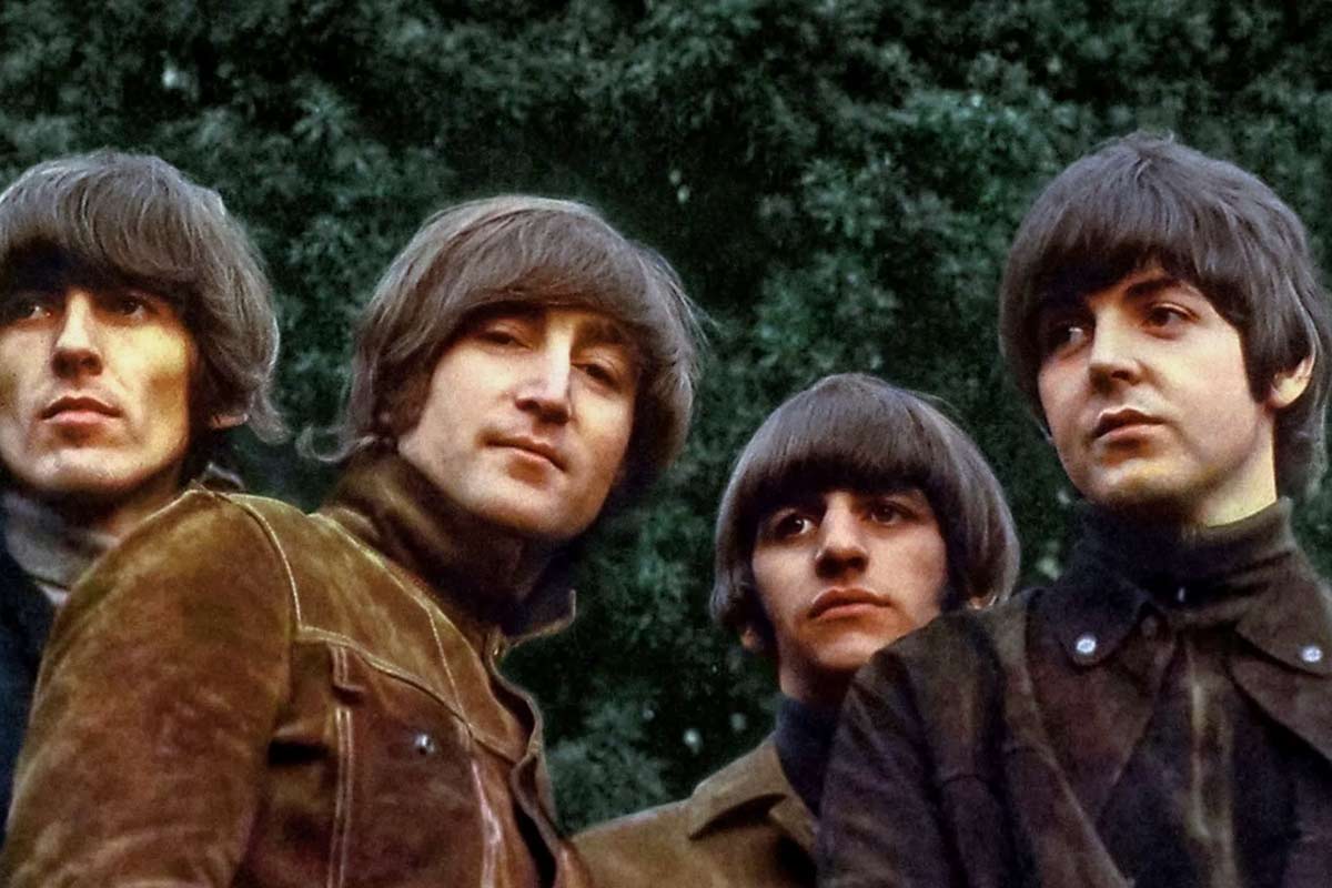 Graban la última canción de los Beatles utilizando inteligencia artificial para obtener la voz de John Lennon.