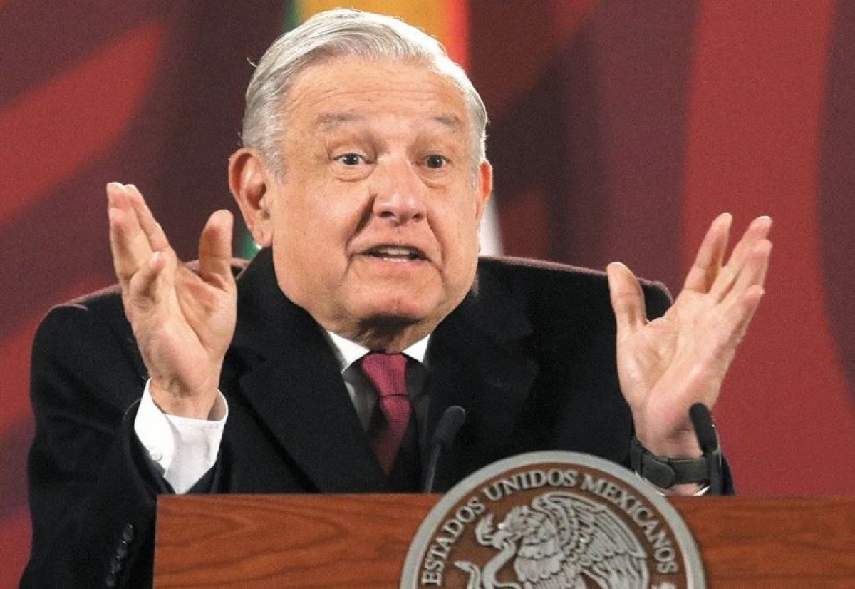 AMLO acusa a adversarios de campaña