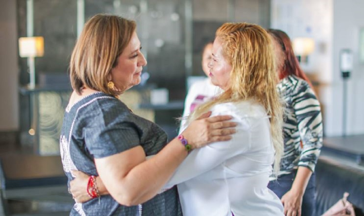 Xóchitl se reúne con líder de Madres