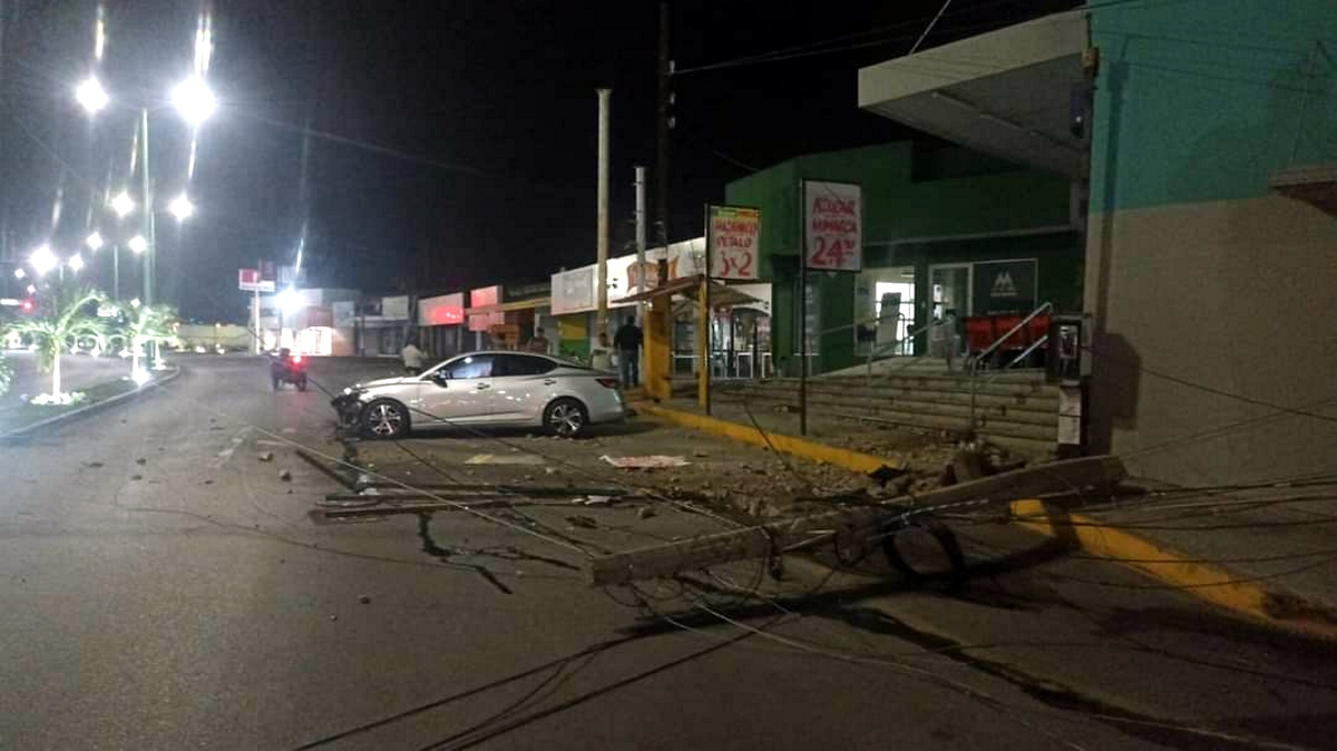 Pérdida total de dos automóviles en dos choques