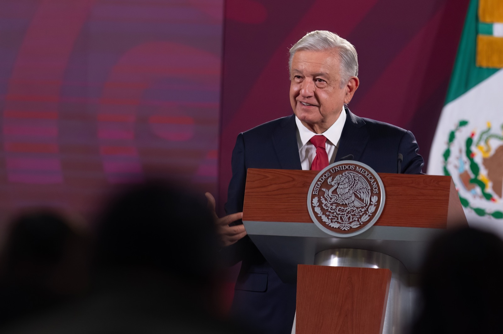 Llama a no gastar en exceso en publicidad