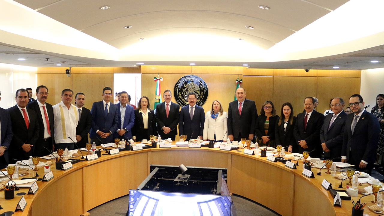 Se reúnen ministros de la Corte con diputados