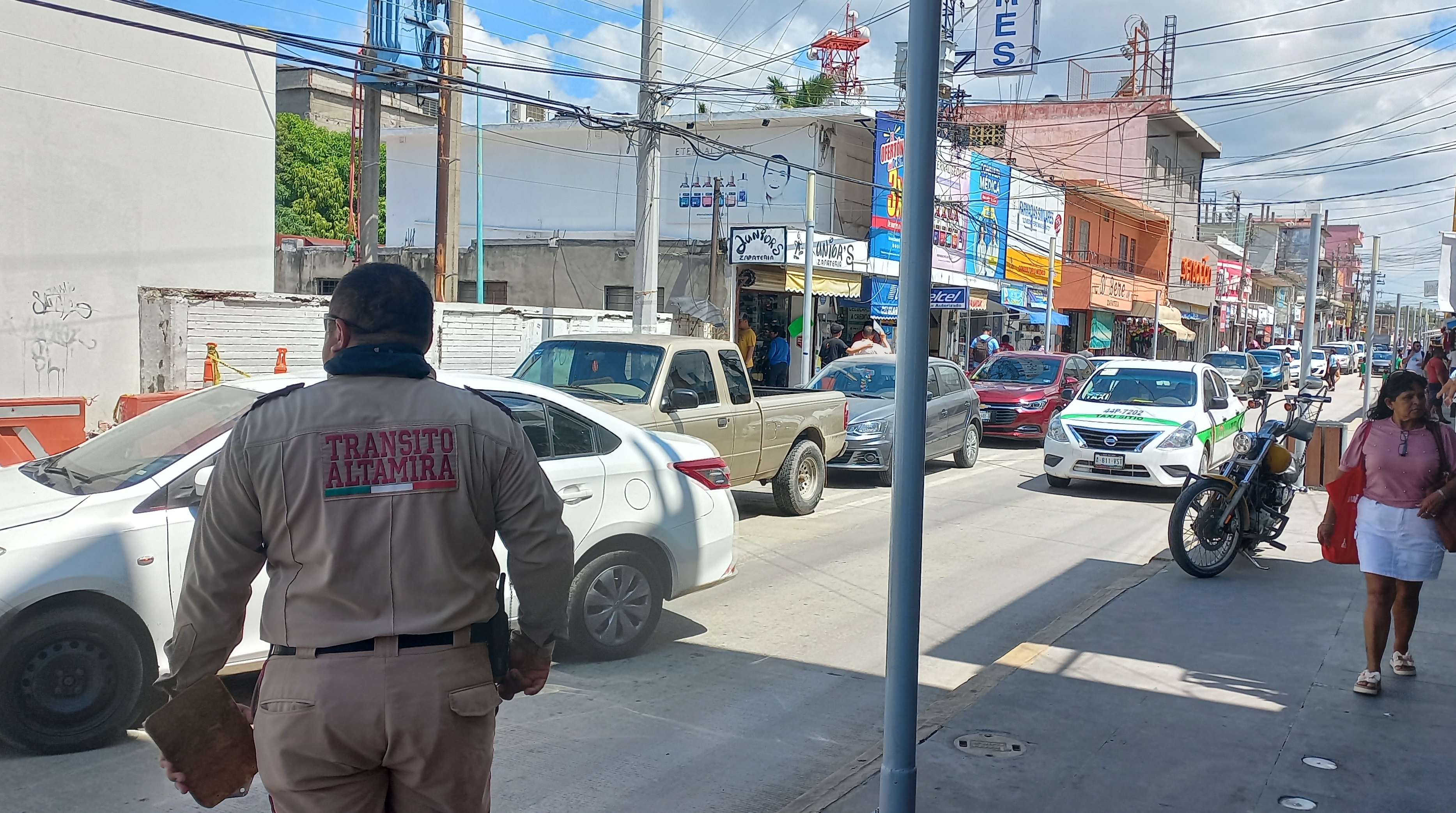 Multarán a quienes se estacionen en sitios