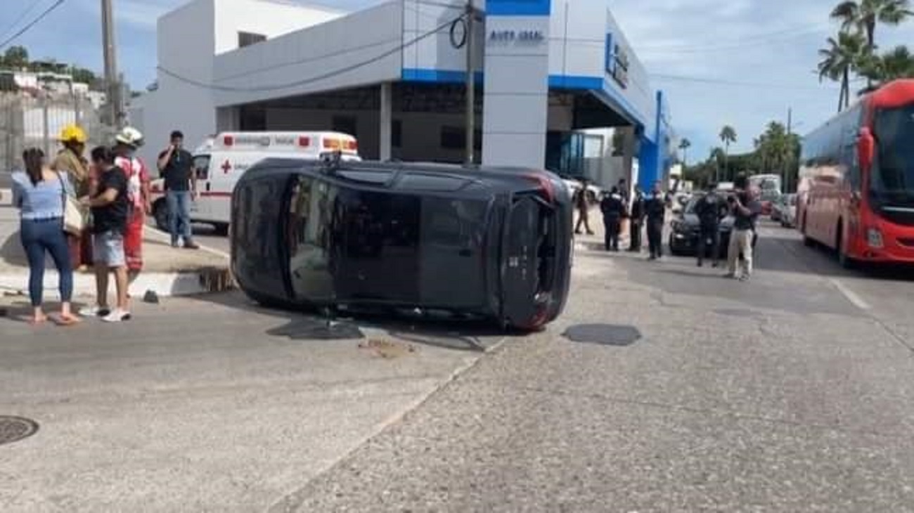 Volcó su vehículo