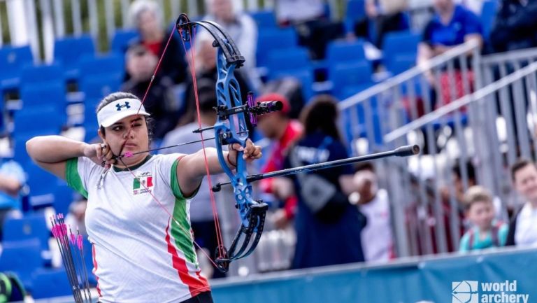 México conquista dos medallas de plata en el Mundial de tiro con arco. Becerra y el equipo compuesto femenil subieron al podio en París
