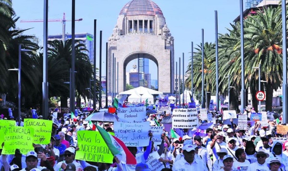 Trabajadores del PJF realizan mega marcha