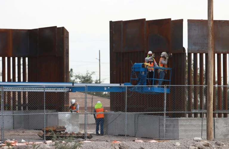 Estados Unidos (EEUU) refuerza el muro fronterizo en Ciudad Juárez ante el crecimiento de la ola de migrantes.