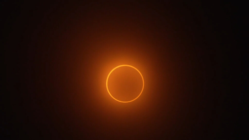Eclipse Anular 2023, así se vio el anillo de fuego en México. El eclipse también recorrió Sudamérica, pasando por Colombia y Brasil.