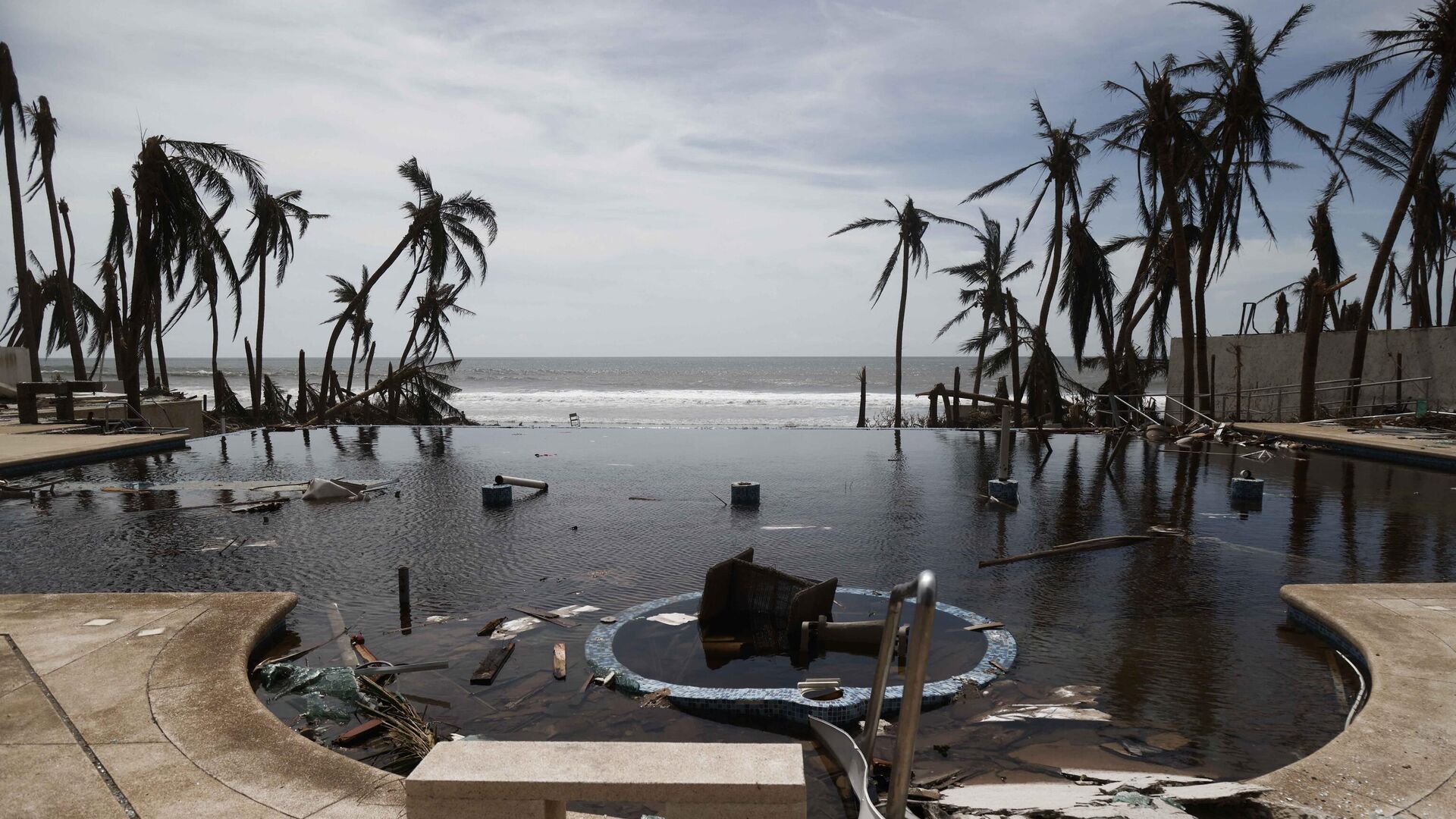 Familiares de desaparecidos por el huracán Otis piden más acciones de búsqueda. "Se nos paró la vida" declaran.
