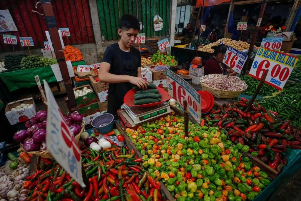 Inflación en México repunta a 4.46 por ciento en la primera quincena de diciembre, según reporte del INEGI.