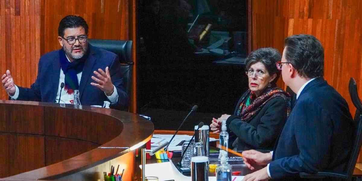 Magistrados del Tribunal Electoral del Poder Judicial de la Federación (TEPJF) piden a Reyes Rodríguez renunciar a la presidencia.
