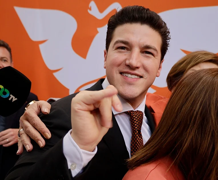 Congreso de Nuevo León asegura que la licencia de Samuel García sigue vigente, "si quiere quedarse ilegalmente en el cargo es su responsabilidad".