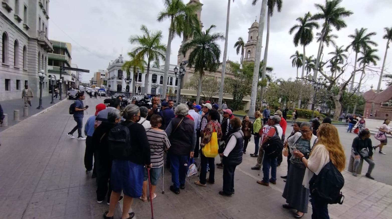 Jubilados bloquearon calle