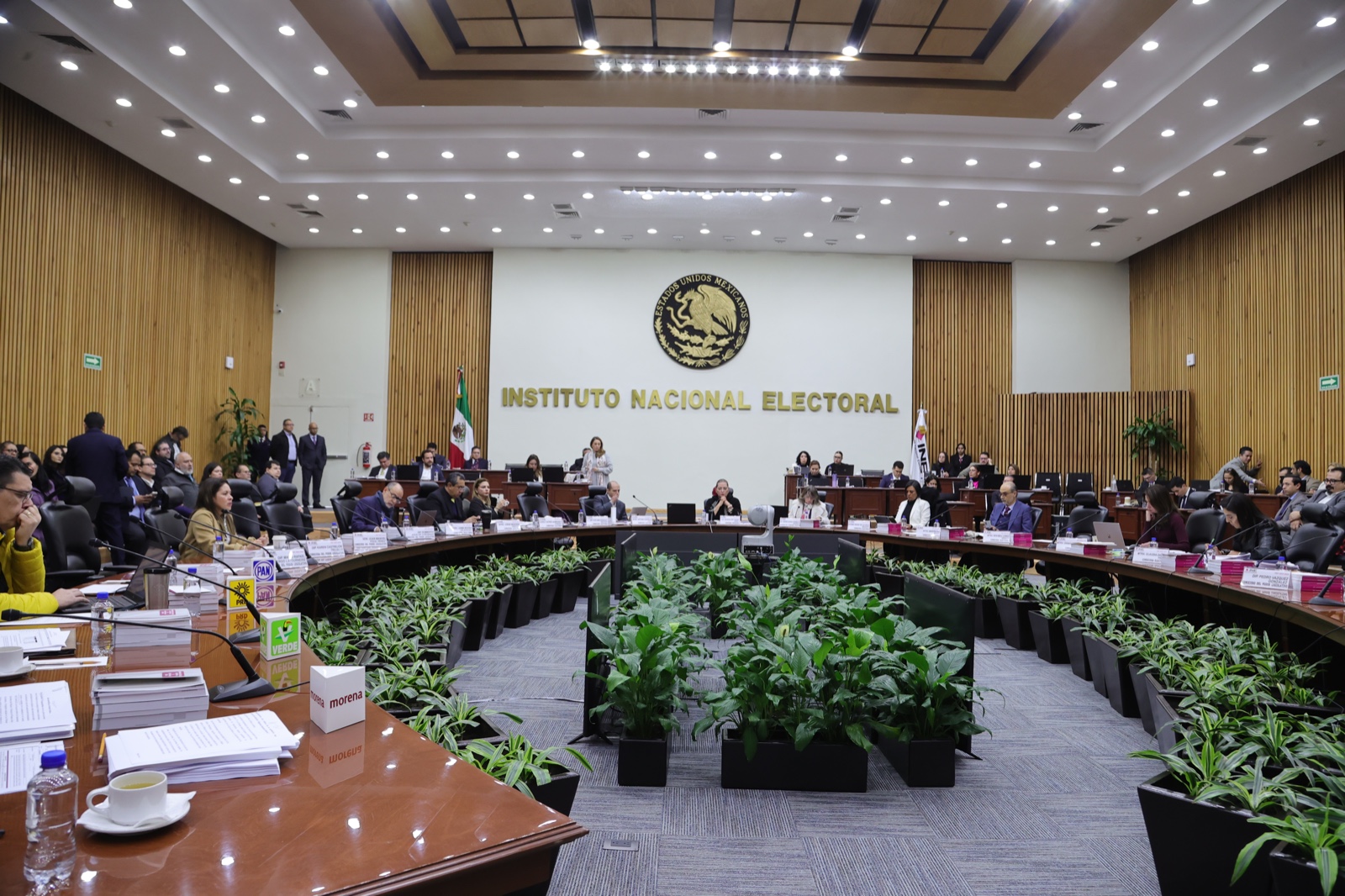 El INE rechazará candidaturas a cargos federales que incumplan con los 8 de 8 supuestos contra la violencia de género.