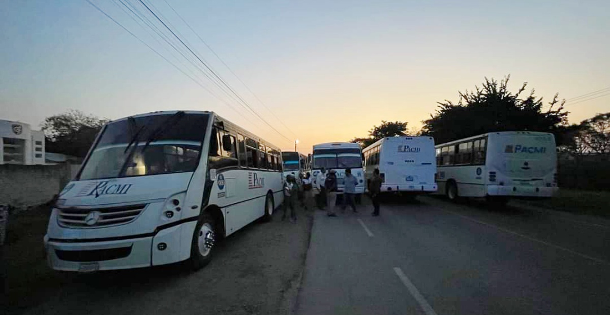 Organizaciones denuncian la desaparición de seis activistas y agresiones de la policía contra tres periodistas durante una protesta en Veracruz.