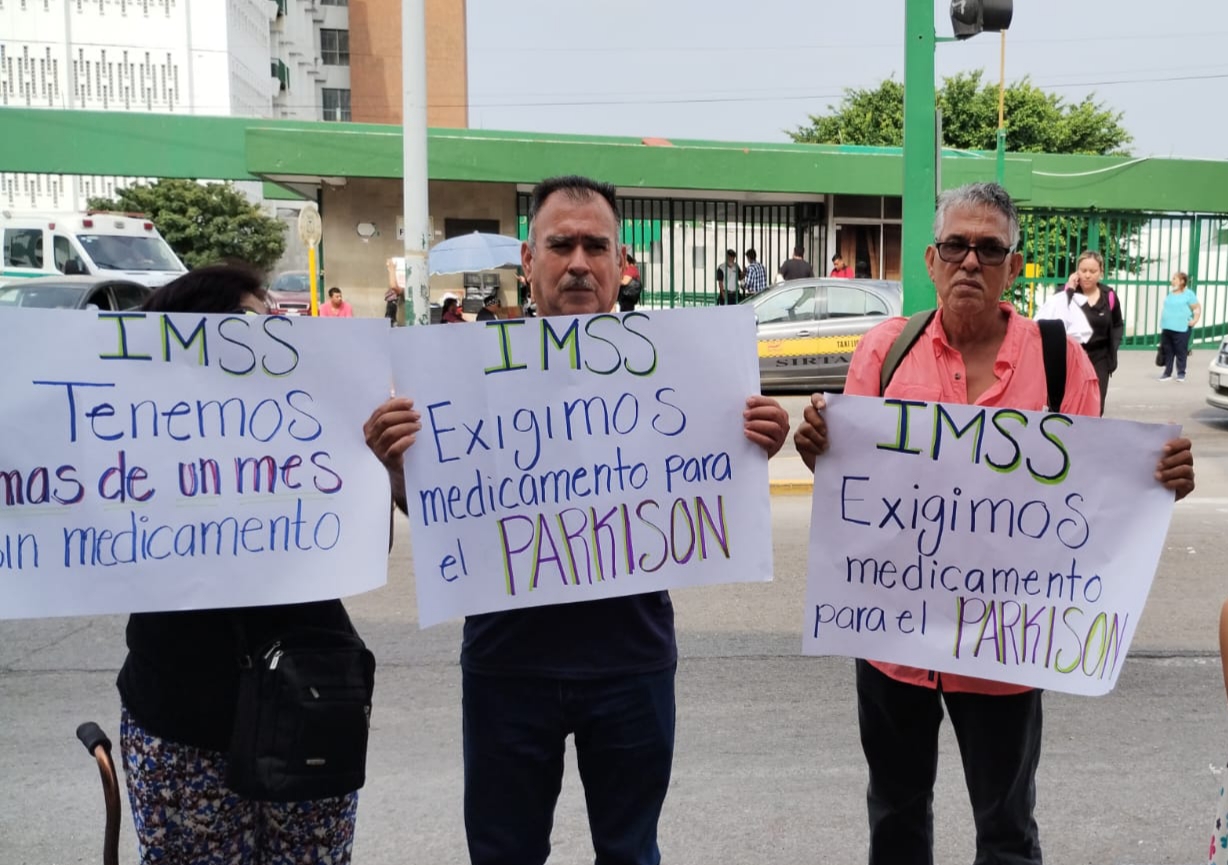 Pacientes del IMSS se manifestaron