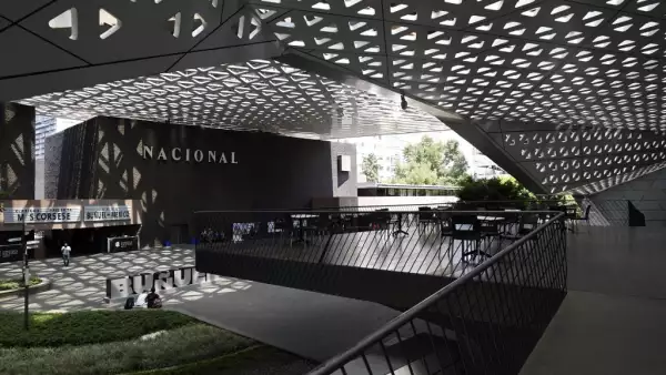 Cines deberán exhibir películas dobladas al español con audiodescripción, sentenció la Suprema Corte de Justicia de la Nación (SCJN).