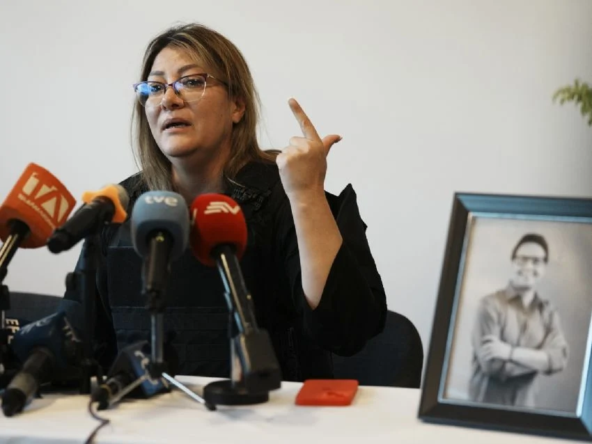 Viuda de candidato ecuatoriano, Fernando Villavicencio exige silencio al presidente de México, Andrés Manuel López Obrador.