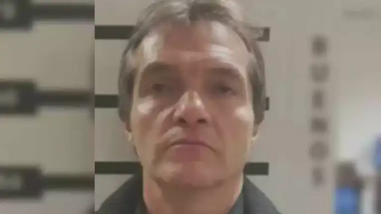 Carlos Ahumada llega a la Ciudad de México, extraditado de Argentina; está delicado de salud, asegura su abogado.