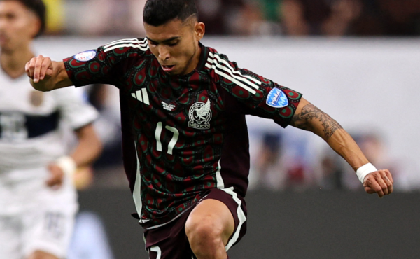 Carlos Salcedo solicita su salida de Cruz Azul a la directiva por motivos personales después de darse a conocer la muerte de su hermana.