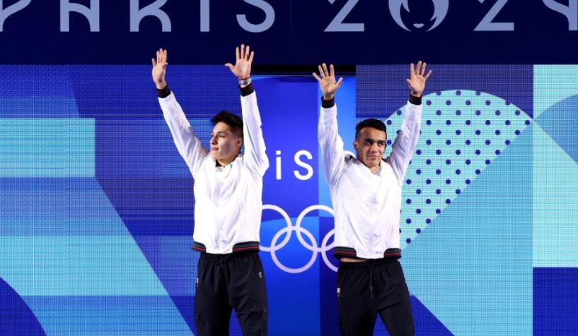 Osmar Olvera y Juan Celaya ponen a temblar a China en último clavado con el que ganan plata. Los mexicanos quedaron a 2 puntos del oro.