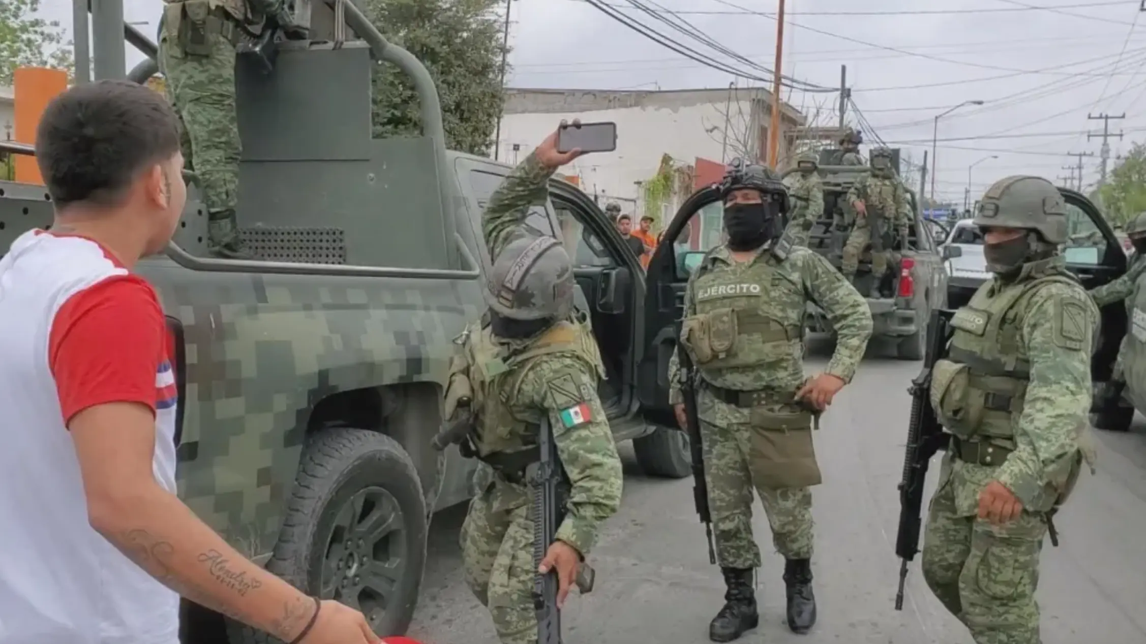 Presuntos militares dispararon e hirieron a adolescente en Nuevo Laredo, denuncia familia y solicitan a autoridades hacerse cargo de gastos.