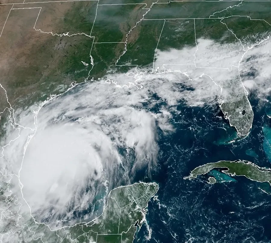 Tormenta tropical Francine podría convertirse en huracán frente a las costas de Tamaulipas. El fenómeno genera lluvias intensas en la región.