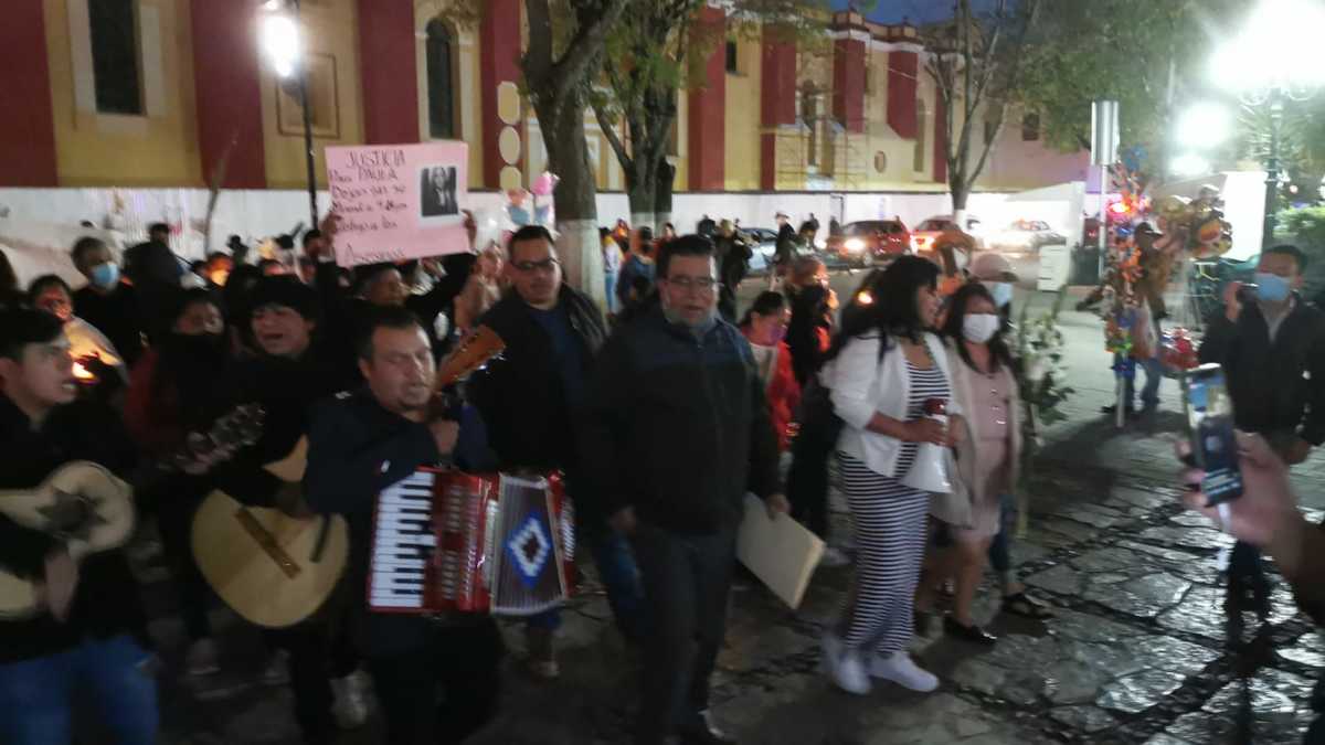 Manifestantes en San Cristóbal de Las Casas en Chiapas exigen un freno a la ola de violencia en la entidad.