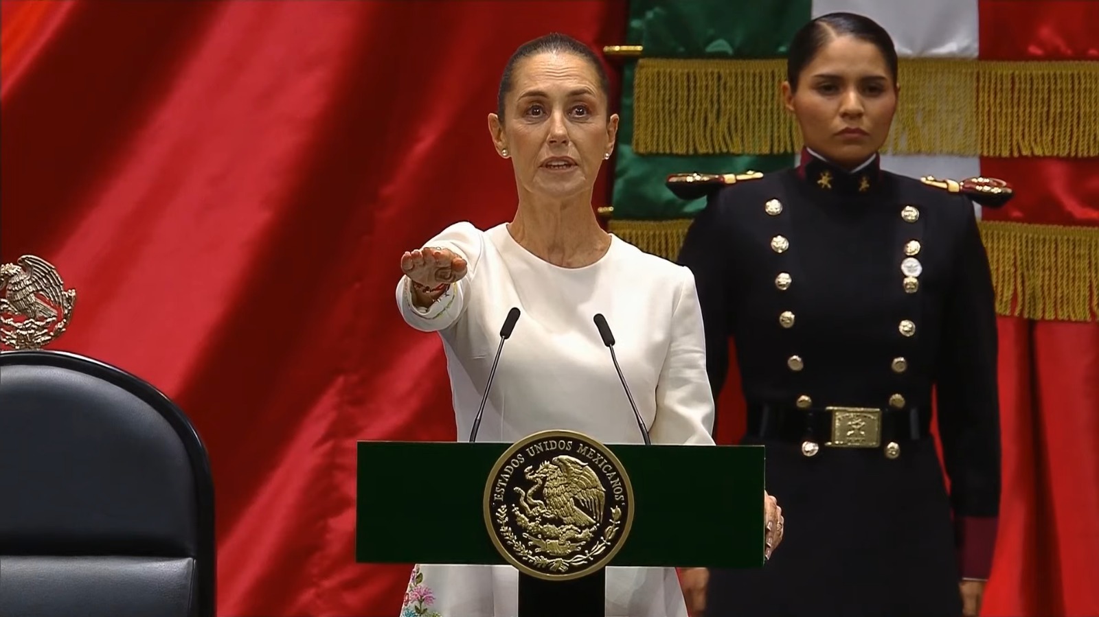 Sheinbaum toma protesta como presidenta de México. Dedica mensaje a AMLO: "Gracias por siempre, ha sido un honor luchar con usted".