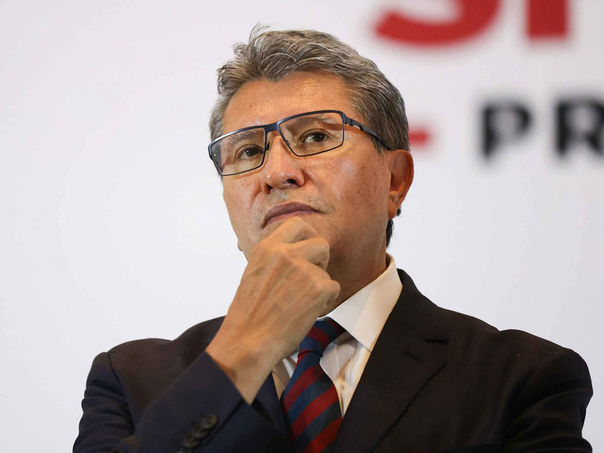 Descarta Monreal periodo extraordinario de sesiones para sacar Ley del Infonavit. Se analizará con mucho cuidado, asegura.