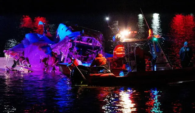 Recuperan 28 cuerpos de accidente aéreo en Washington; reportan hallazgo de una caja negra. Trump, criticó que el choque no fuera evitado.