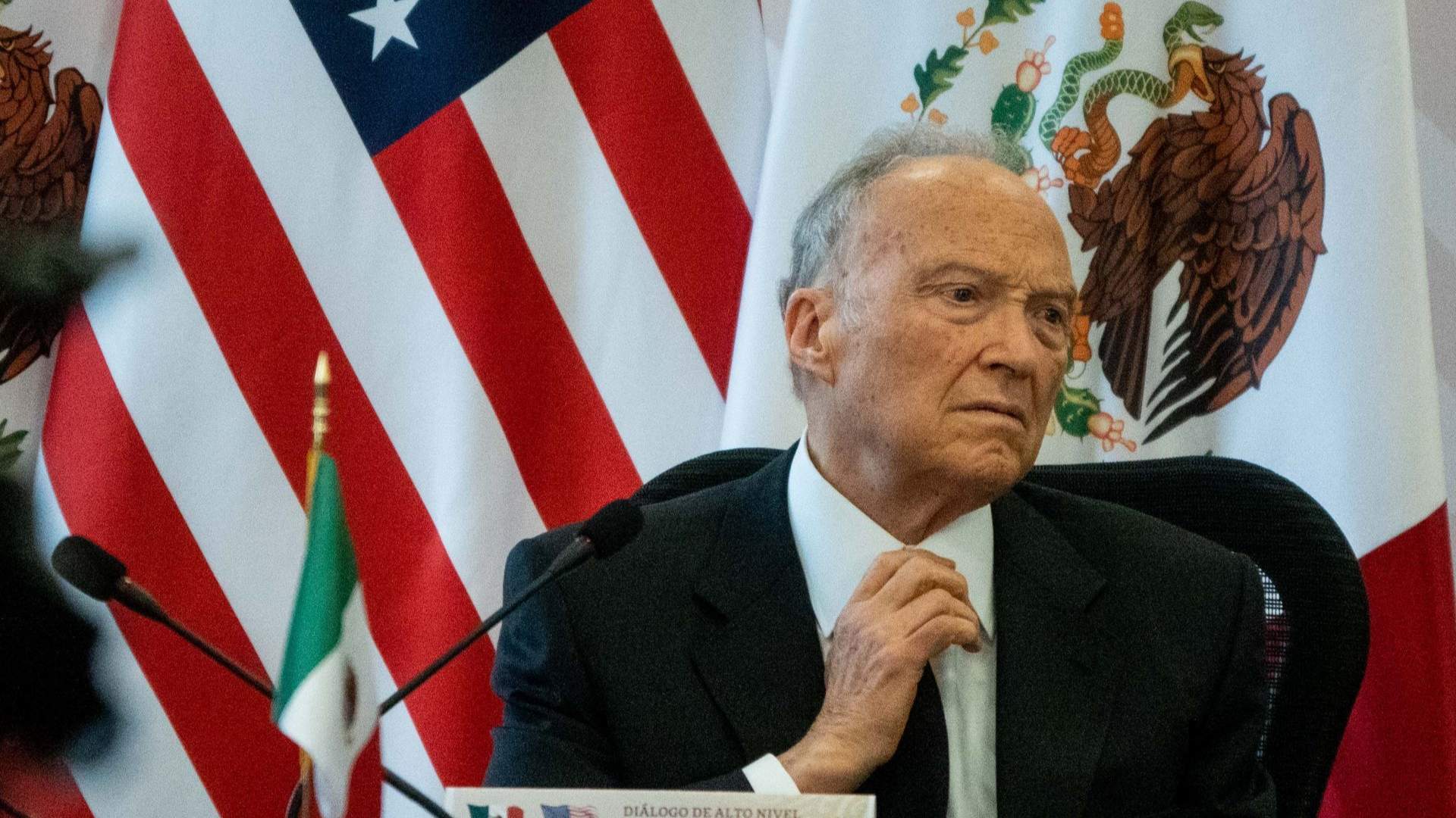 Narcos fueron entregados a Estados Unidos por seguridad nacional, no extraditados, aseguró la Fiscalía General de la República.