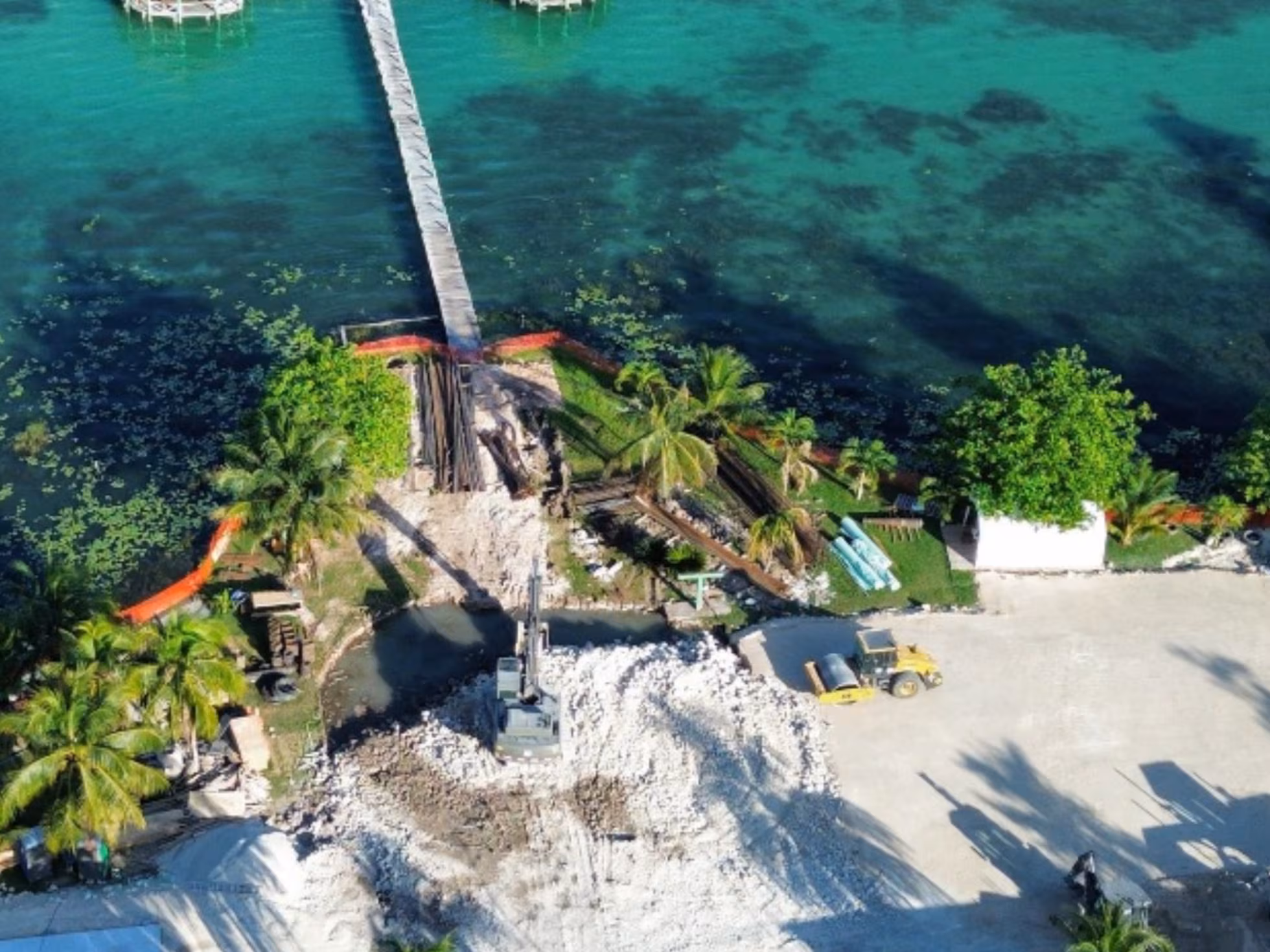 Ejército desacata orden judicial y continúa obras en laguna de Bacalar, una de las joyas naturales del sureste del país y atractivo turístico