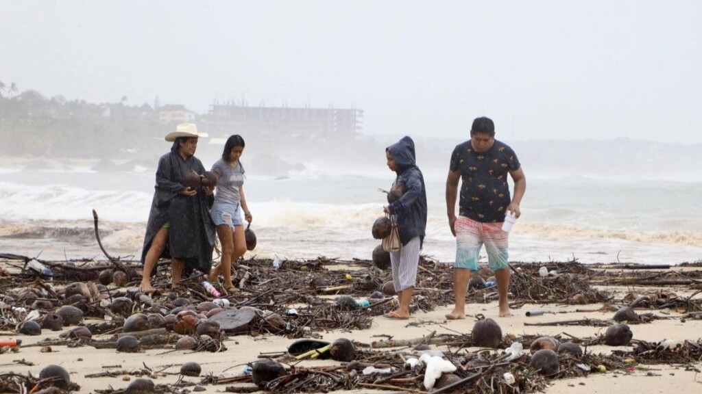 Impacto del huracán Erick no ha dejado muertos ni desaparecidos, según el último informe de Protección Civil.